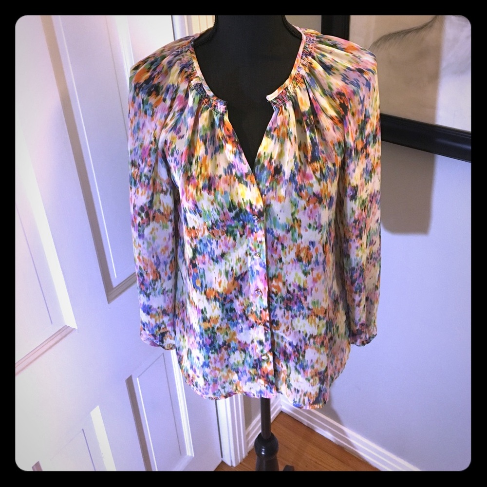Multi colored semi sheer top 💕